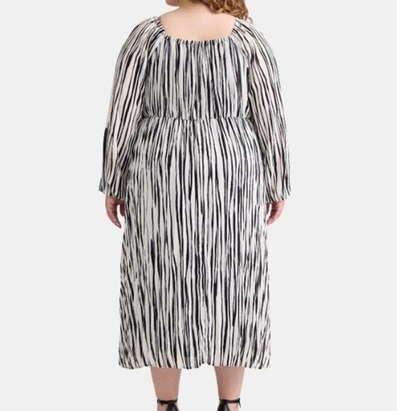 Terra & Sky Pleated Midi Dress with Sweetheart Neck Midi Dress Plus Size 3 - Picture 2 of 6